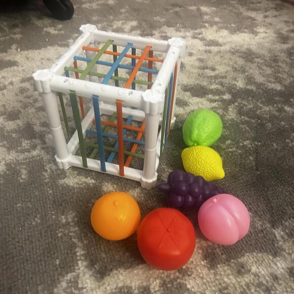 Fat Brain Montessori Cube Bin Shape Sorting Toy (NEW) - Picture 2 of 4